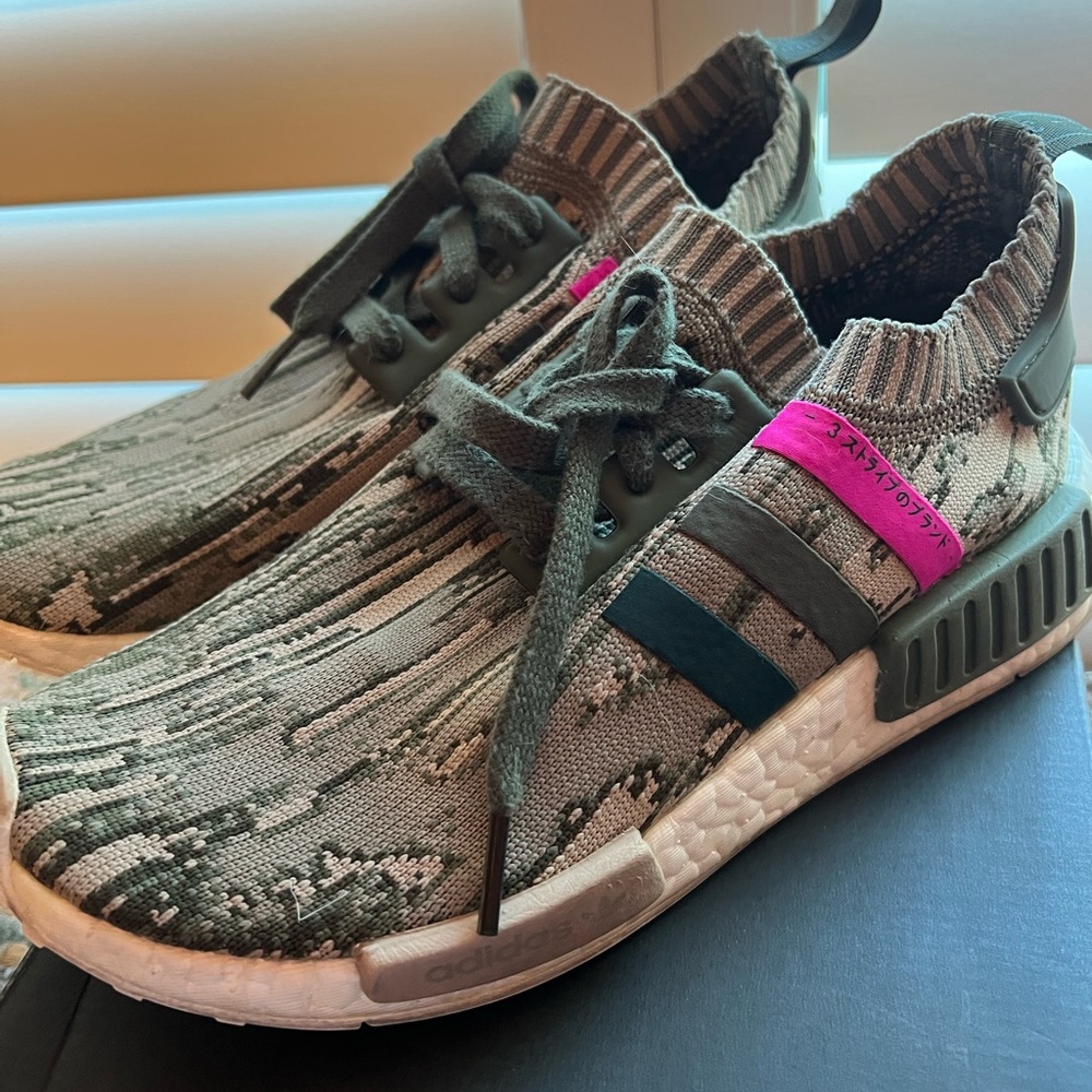 Adidas Primeknit Sneakers in Green and Pinkadidas NMD R1
Glitch Camo St Major